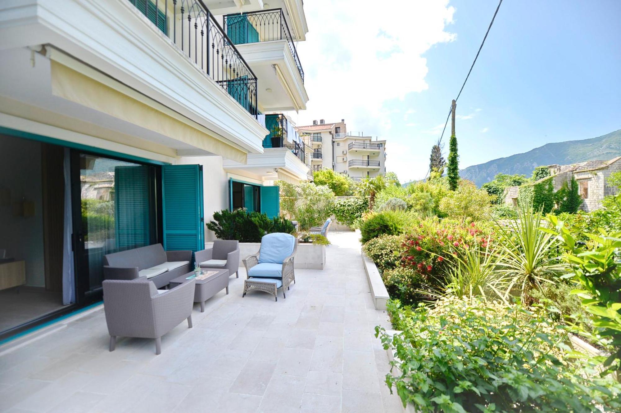 Apartments Boka Blue Dobrota Cattaro Esterno foto